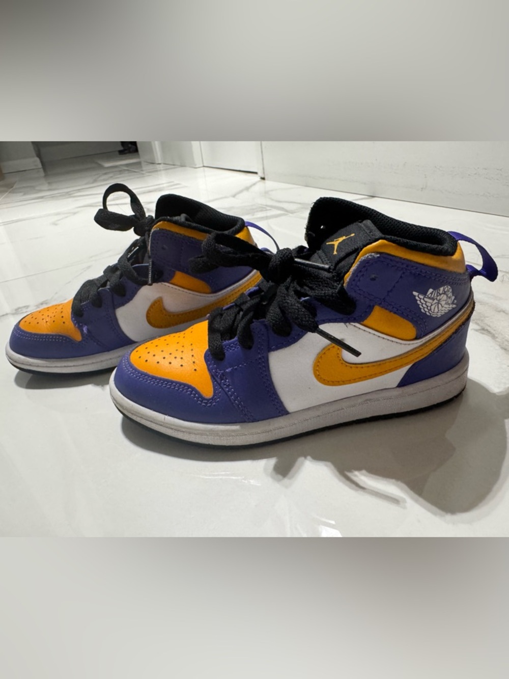 Air Jordan 1 mid “lakers”  Kids in Purple, Gold, White